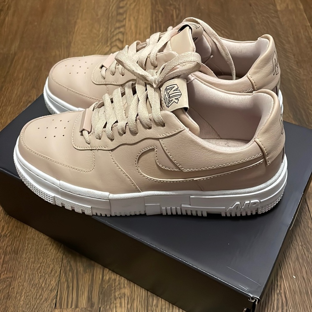 Nike Air Force 1 Pixel (Woman)